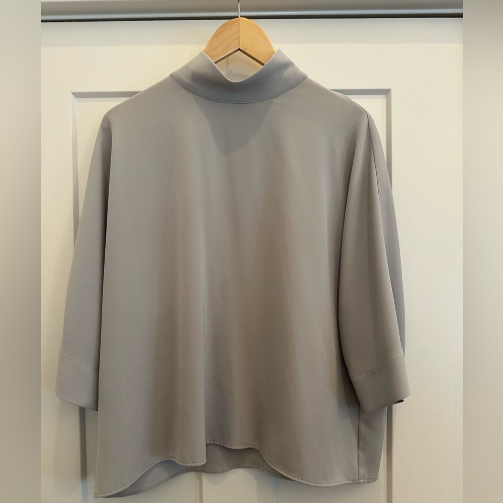Uniqlo Light Gray Top